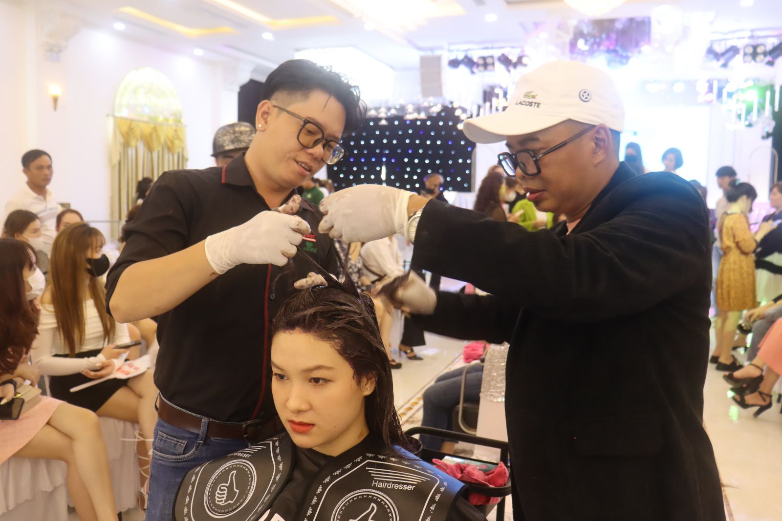 Chuyên gia tạo mẫu tóc Bảo Hiếu cùng mẫu